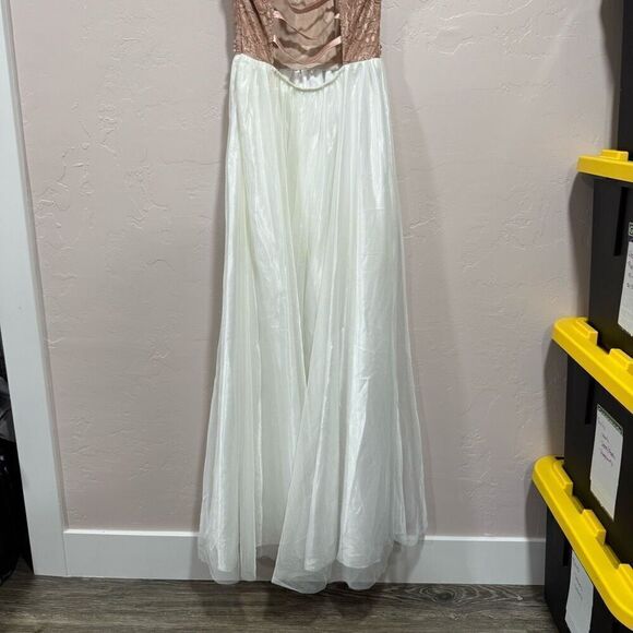 Xtraordinary Size 1 Pink Lace Halter Top Formal Dress - Picture 6 of 7